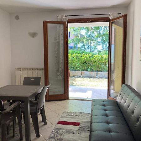 Appartamento Il Faro con giardino in Residence con piscina Desenzano del Garda Esterno foto