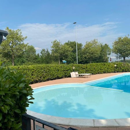 Appartamento Il Faro con giardino in Residence con piscina Desenzano del Garda Esterno foto