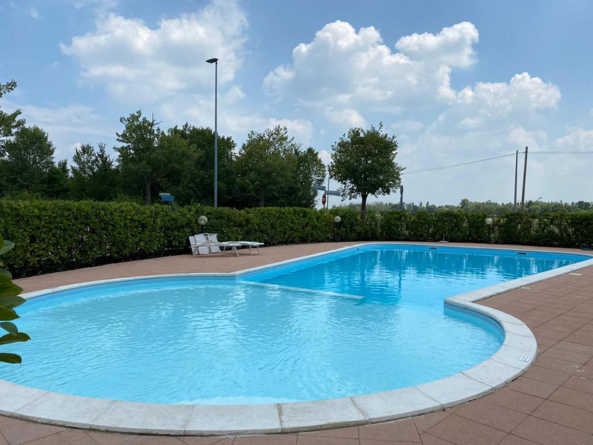 Appartamento Il Faro con giardino in Residence con piscina Desenzano del Garda Esterno foto