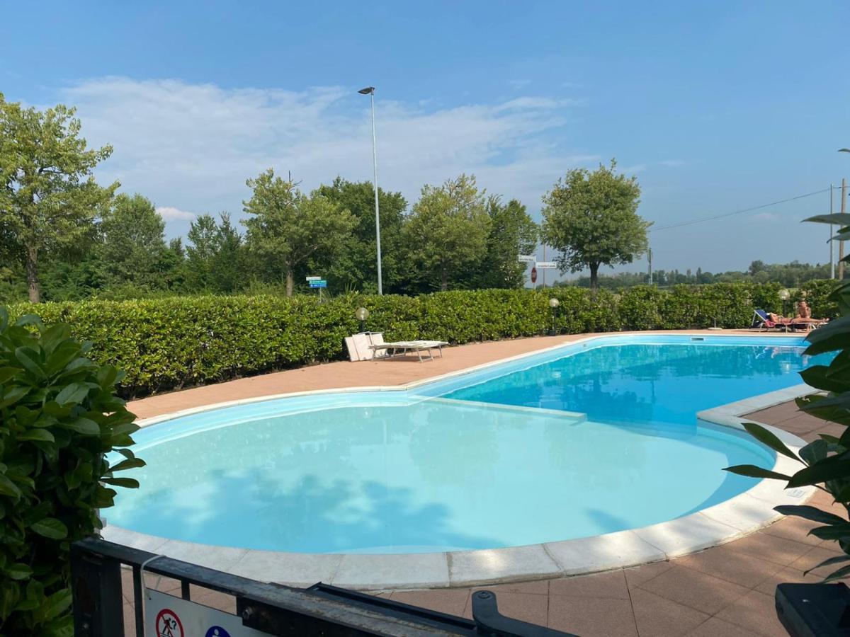 Appartamento Il Faro con giardino in Residence con piscina Desenzano del Garda Esterno foto