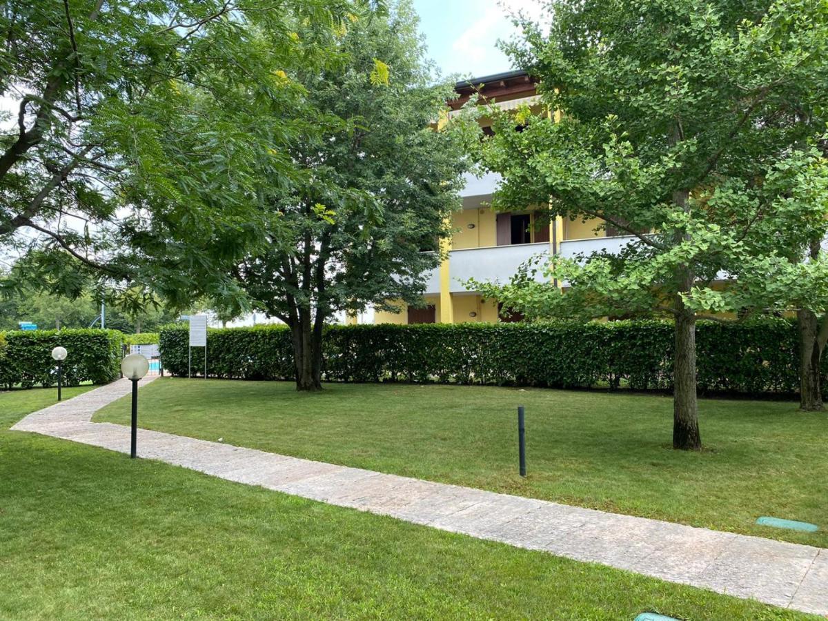 Appartamento Il Faro con giardino in Residence con piscina Desenzano del Garda Esterno foto